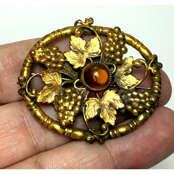 Unbranded Jewelry - Vintage Gold Tone Grape & Vine Amber Colored Cabochon Brooch Pin Art Nouveau